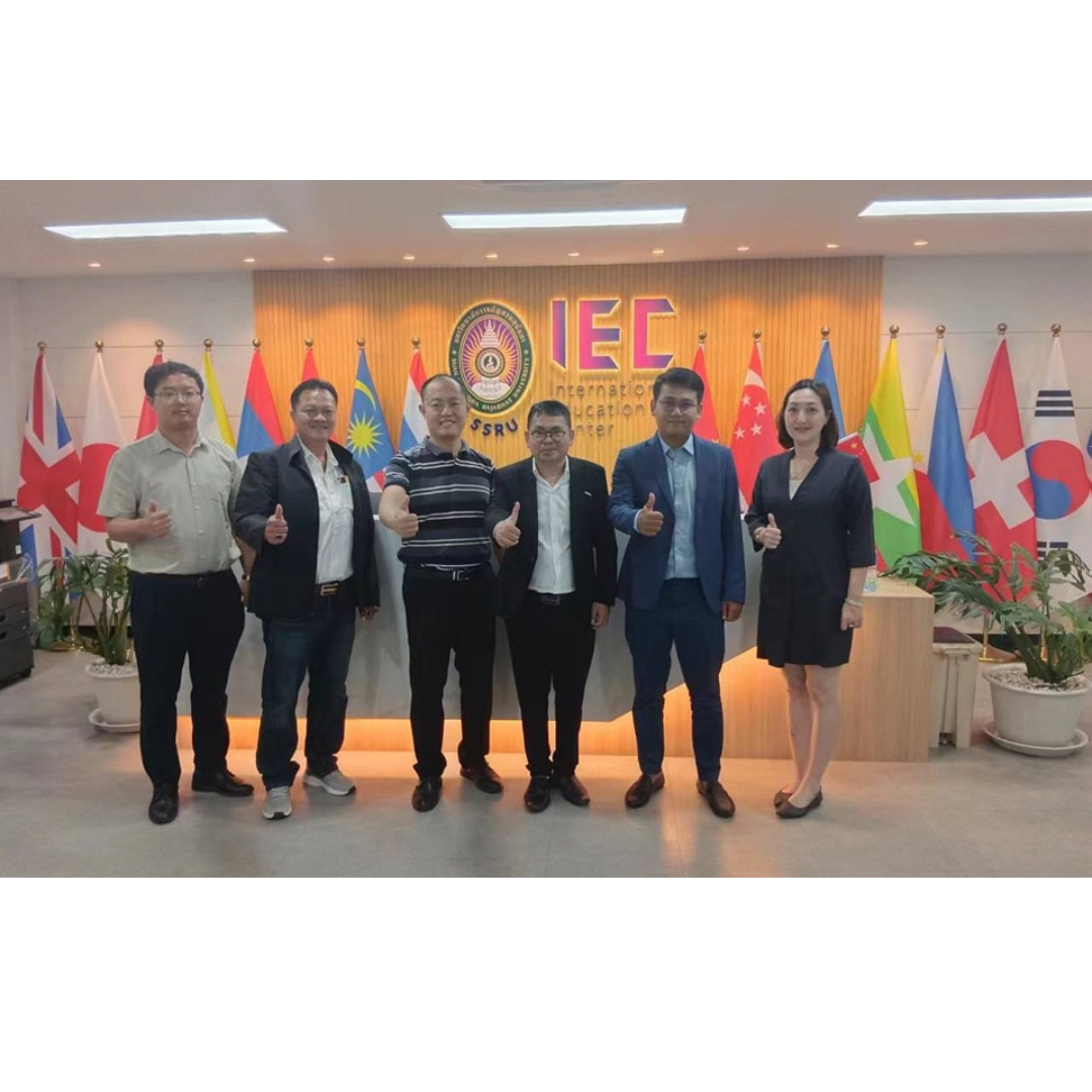 Mr. Chea Chandara, President of the Cambodian Association of Freight Forwarders and Supply Chains, and his colleagues led a delegation of the Association to visit the International Education Center of SUAN SUNANDHA RAJABHAT University, Thailand.